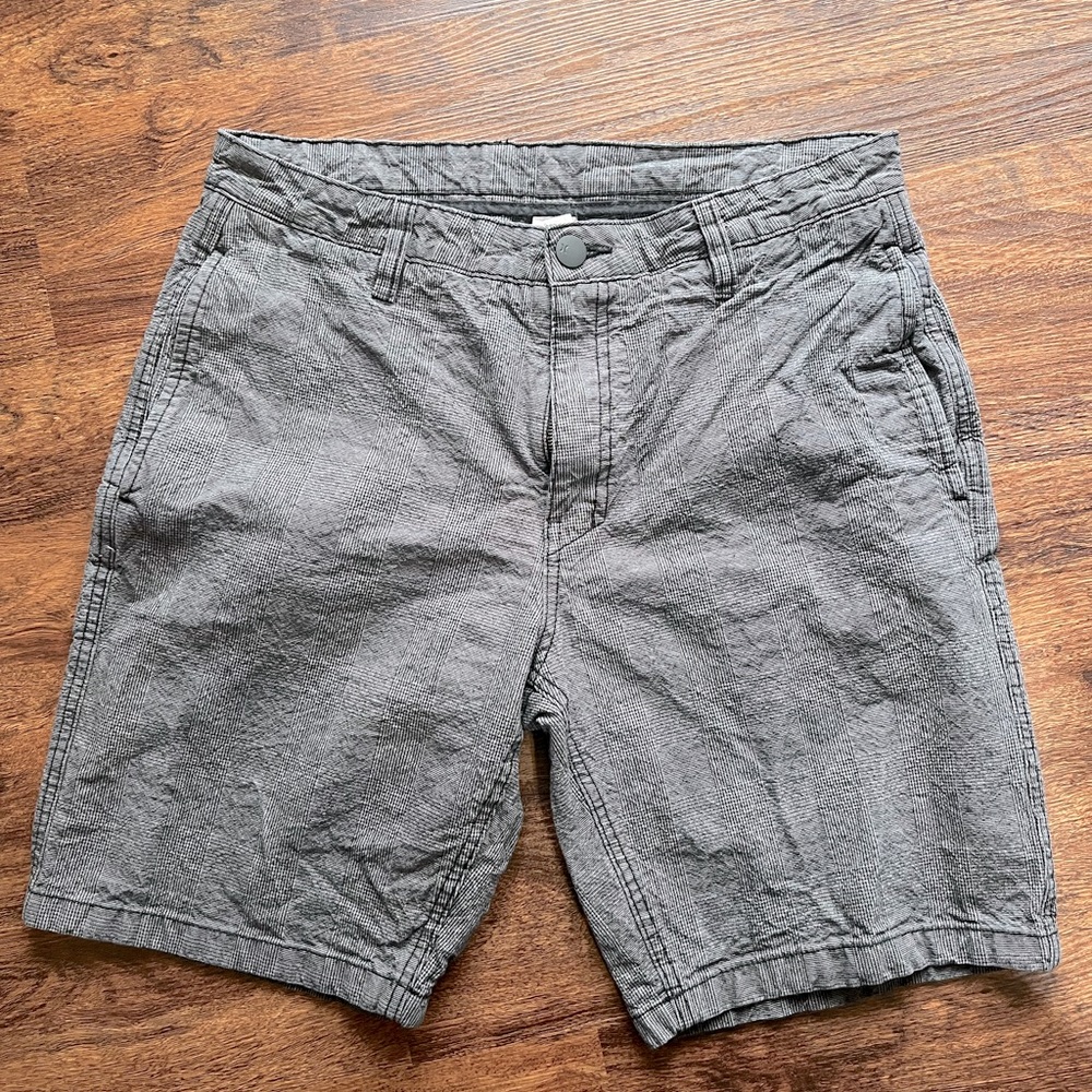 Mens size 32 Hurley flat front shorts